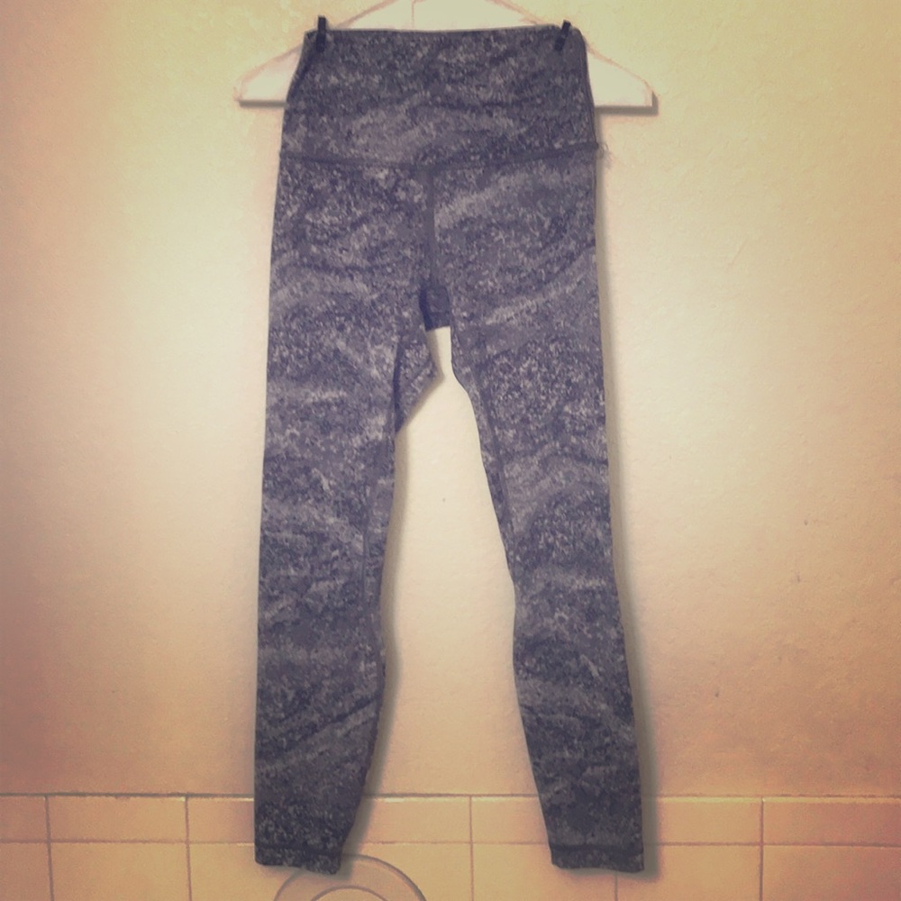 Lululemon pants aling